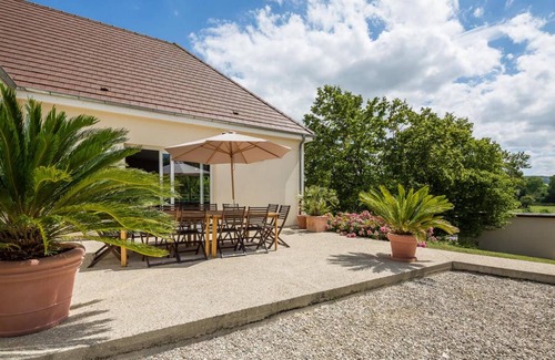 Baroville House | 288 m² Gîte ∙ 5 bedrooms ∙ 14 guests