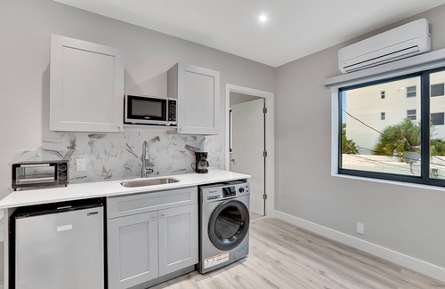 Central Beach Condo | 2922 Banyan Units