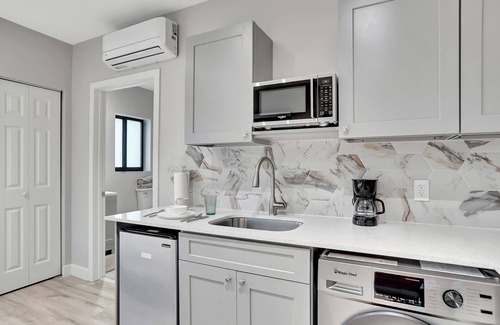 Central Beach Condo | 2922 Banyan Units