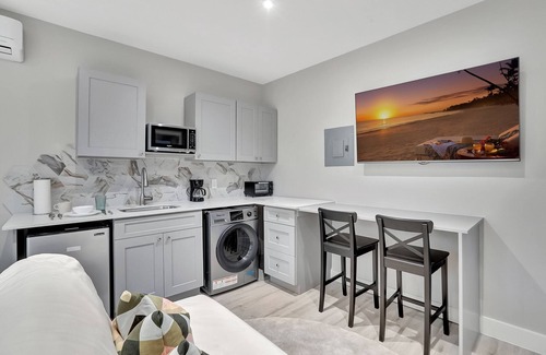 Central Beach Condo | 2922 Banyan Units