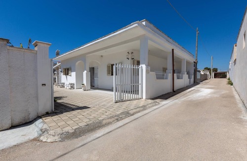San Pietro in Bevagna House | 2933 Villetta Patrizia - Monolocale by Barbarhouse