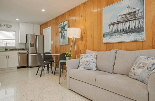 Safety Harbor Cottage | 2A Newly Renovated 1/1 at Coastal Cottages