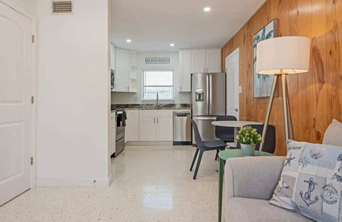 Safety Harbor Cottage | 2A Newly Renovated 1/1 at Coastal Cottages