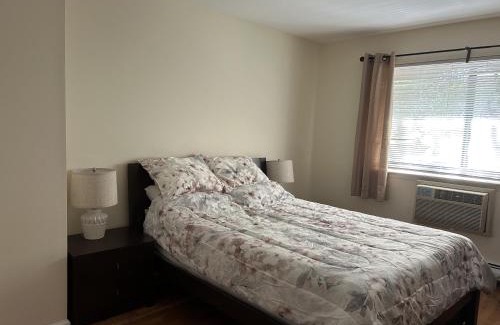 Queens Apartment | 2B2B unit next to Bayside LIRR