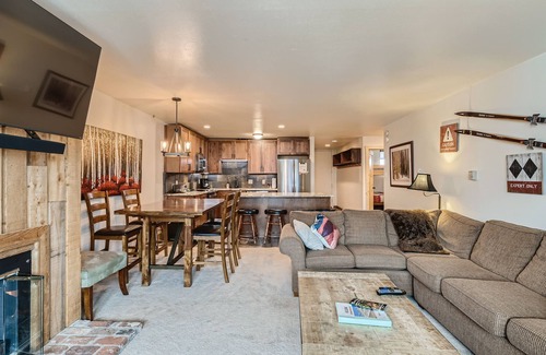 Copper Mountain Village Condo | 2Bd/2Ba Spacious Condo - Mountain views - Hot Tub
