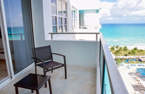 Mid Beach Apartment | 2bd Oceanfront Ste OceanView w/balcony, Pool, nearby dining, beach access