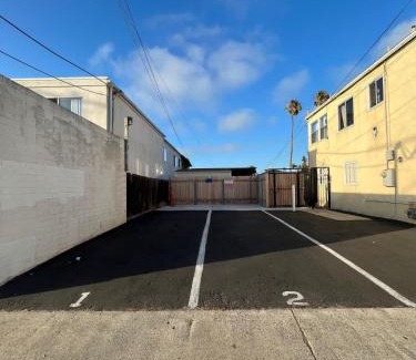 Ocean Beach House | 2BD Sashas Bungalow Beach Vibes 1 Block Away