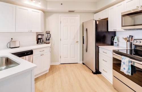 New Smyrna Beach Condo | 2Bdr Oceanwalk Getaway w/Pool & Hottub!
