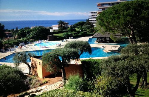 Caucade Apartment | 2bed modern apartment, ventilated with garage, tennis, swimming pools in a wooded park