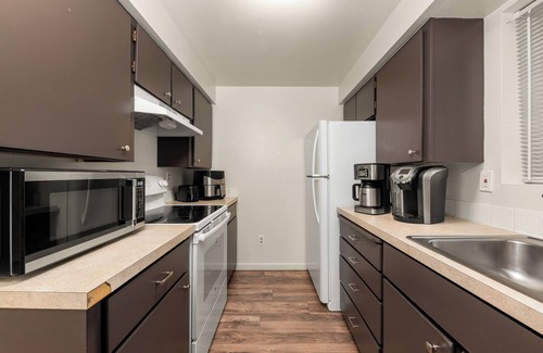 Northtown Apartment | 2Bed Spokane Grnd Floor Unit – A/C, In-Unit Laundry, Parking, King&Queen Beds!