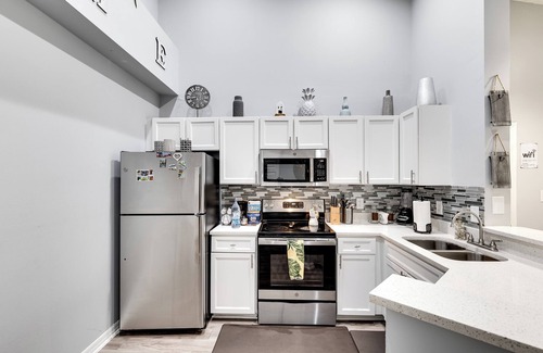 Hallandale Beach Apartment | 2Bedroom 2Bath Water View Apartment