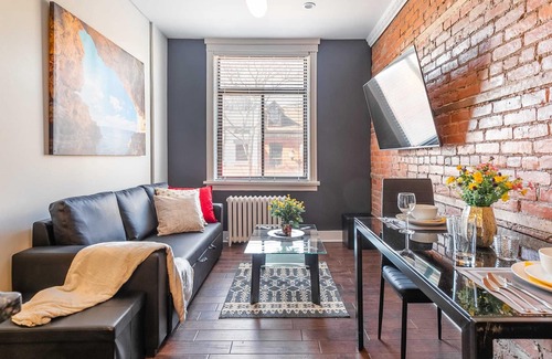 Central Hamilton Apartment | 2Bedroom Apt Near Downtown - King Bed & Netflix!