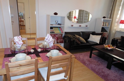 Vienna Apartment | 2bedroom Family Home, Air-Conditioning, Cable TV, Wifi, Metro