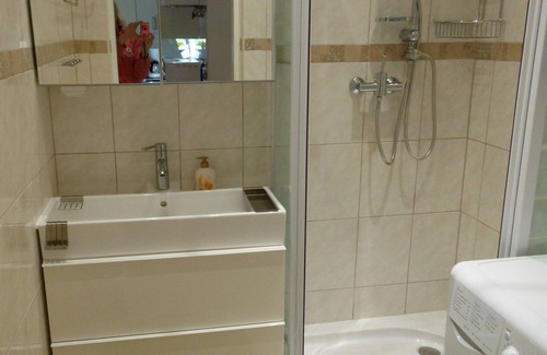 Vienna Apartment | 2bedroom Family Home, Air-Conditioning, Cable TV, Wifi, Metro