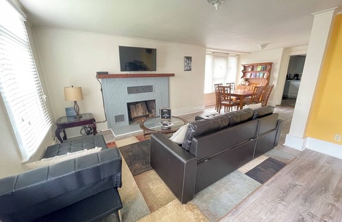 Columbia City House | 2BR/1.5BA - AC- Private upper unit of a duplex house. Few steps to Light Rail