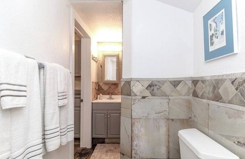 Columbia City House | 2BR/1.5BA - AC- Private upper unit of a duplex house. Few steps to Light Rail