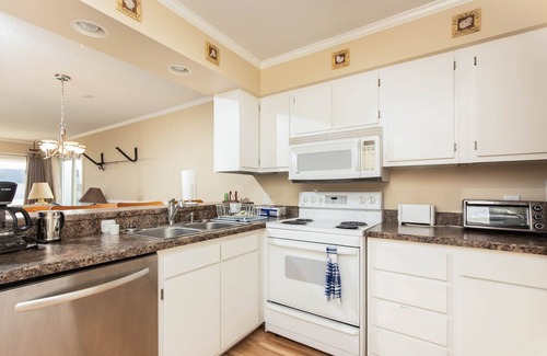 Morehead City Condo | 2BR/2BA A Place At The Beach 278 | Pool View | Family-Friendly Amenities