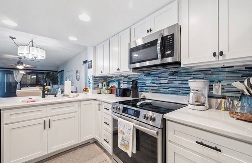 Port Richey Condo | 2BR 2BA Condo Overlooking Gulf with Beach and Pool!