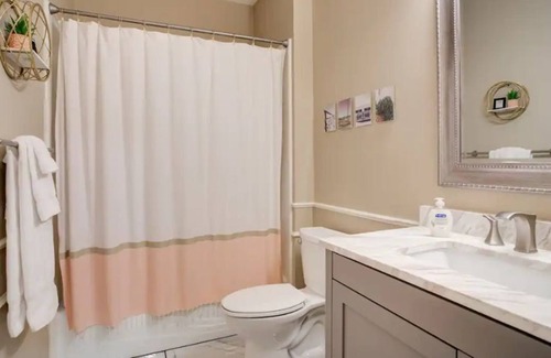 North by Northwest House | 2br/2ba Garden Home :: Straight Shot to TTU & LCU