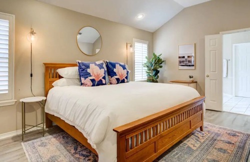 North by Northwest House | 2br/2ba Garden Home :: Straight Shot to TTU & LCU