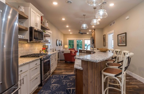 Nisswa Condo | 2BR/2BA Lakeside w/Fireplace - Beach is Right Outside Your Door