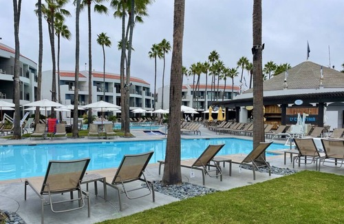 Coronado Condo | 2BR/2BA Sleeps 6 Coronado Beach Resort w/kitchenette by historic Hotel Del -wow!