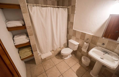 West End Apartment | 2BR/2BA VILLA 5A, FREE BREAKFAST