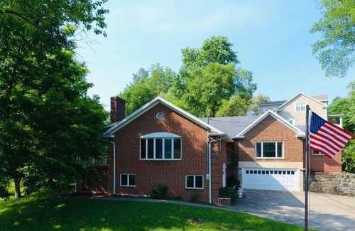 Beattyville House | 2BR/2BA Work/Play in the RRG