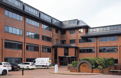St Albans Apartment | 2BR Apartment w/Fully Equipped Kitchen & Comfortable Beds for the Perfect Stay