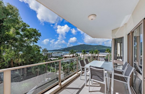 Airlie Beach Apartment | 2BR Apartment with Stunning Ocean Views