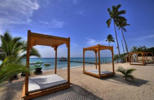 Dominicus Apartment | 2BR Beachfront Cadaques Caribe