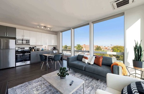 Palmer Square Apartment | 2BR City Loft Amazing Glass Views