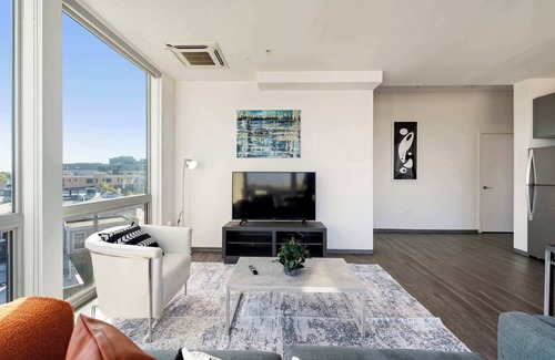 Palmer Square Apartment | 2BR City Loft Amazing Glass Views