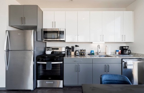Palmer Square Apartment | 2BR City Loft Amazing Glass Views