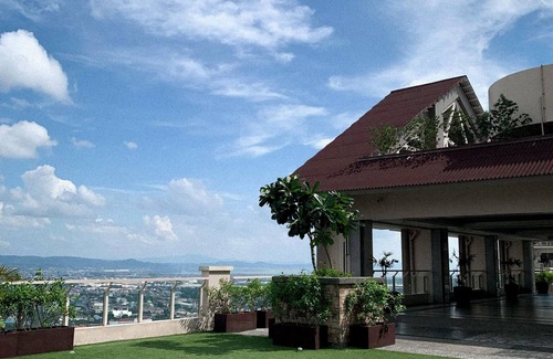 Pasig Condo | 2BR City View Condo in Metro Manila near BGC and MRT Station
