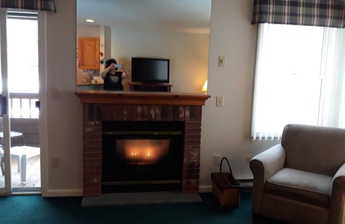 North Woodstock House | 2BR condo near Recreation Center, pool, hot tub and many more