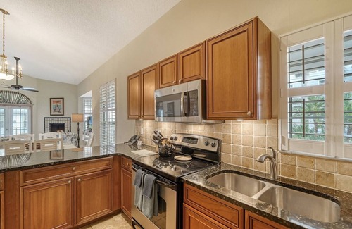 Whitney Beach Cottage | 2BR Cottage Bayside Close to the Pool