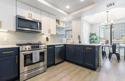 Kierland Apartment | 2BR CozySuites at Kierland Commons with pool #05