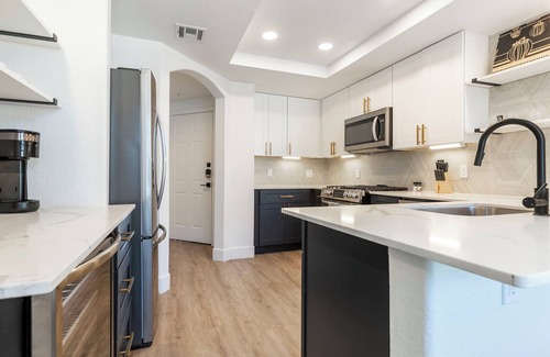 Kierland Apartment | 2BR CozySuites at Kierland Commons with pool #05