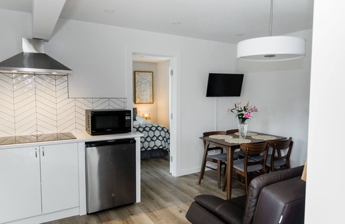 Bothell Apartment | 2BR Guest-suite hosted by Cathy and Yang