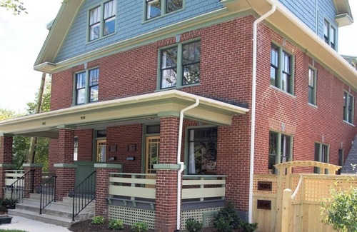 Roanoke Condo | 2BR Historic Apt |Walkable|Food|Greenway|Cocktails
