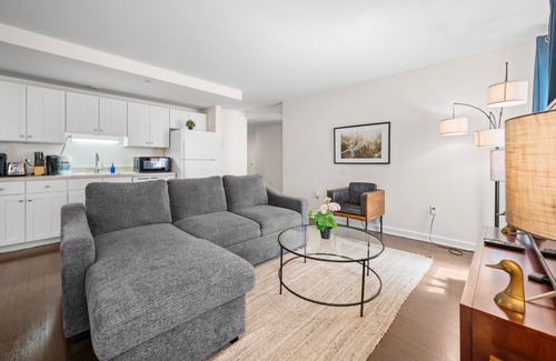 Theatre District Apartment | 2BR in Downtown Boston 9898
