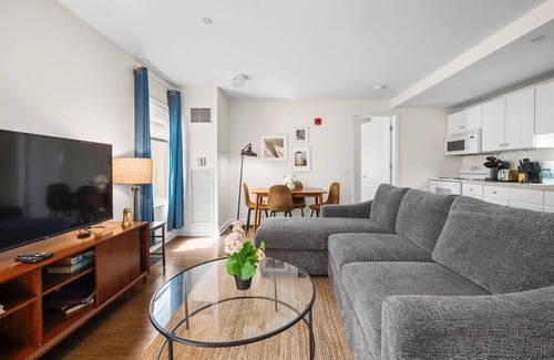 Theatre District Apartment | 2BR in Downtown Boston 9898