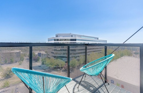 West Bellevue Apartment | 2BR | Lounge, Rooftop, Gym | Bellevue | Sophari C
