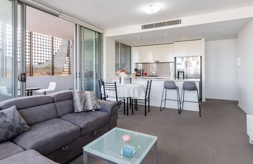 Brighton-le-Sands Apartment | 2BR Modern Beachside Oasis