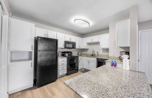 Pleasant Valley Apartment | 2BR Modern Hideaway near Downtown, Gated, Pool