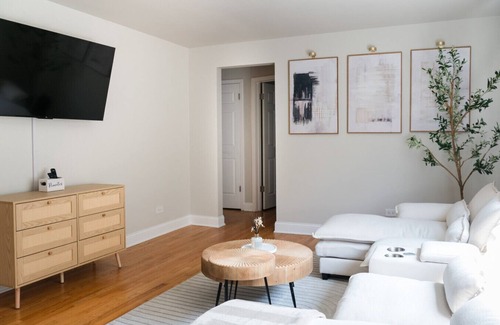 O'Hare Apartment | 2BR Newly Furnished Modern Apt Near O`Hare