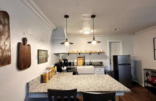 Central Oklahoma City Apartment | 2br-newly Renovated Full Kitchen-3 Mins Asia Dist