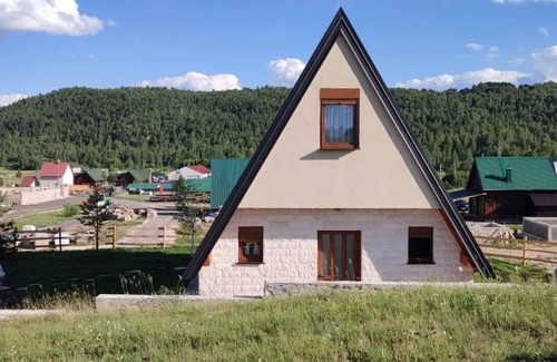 Tepacko Polje Cottage | 2BR Pinewood House in the Heart of Zabljak