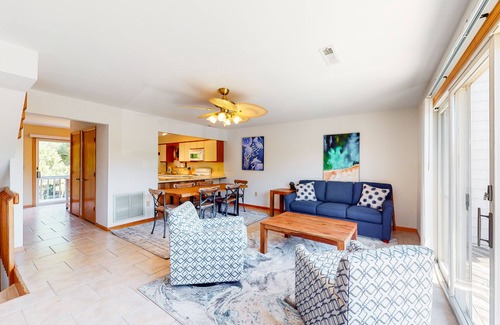 Sea Acres House | 2BR | Pool | Deck | Tennis | W/D